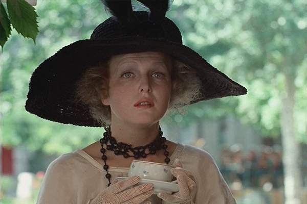 кадр из фильма "Раба любви"