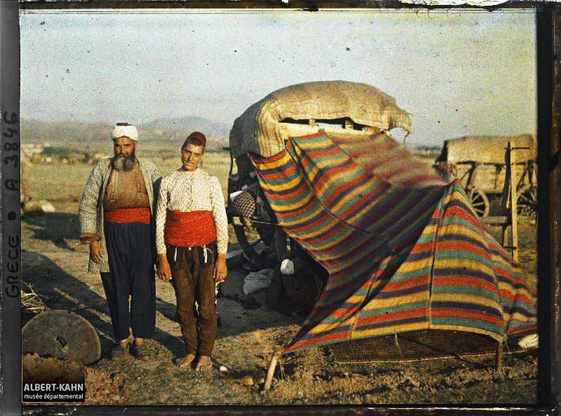 Группа беженцев в лагере под Салониками, 2 сентября 1913 года