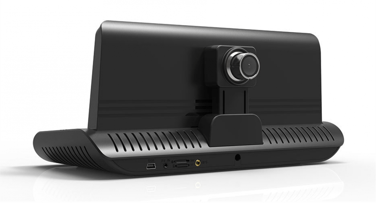 Автопланшет E95P PRO является уникальной разработкой инженеров компании. По ряду признаков его признали наиболее перспективным на рынке. Он не только защищает водителя от автоподстав или обеспечивает безопасность во время движения, но и может заменить магнитолу.