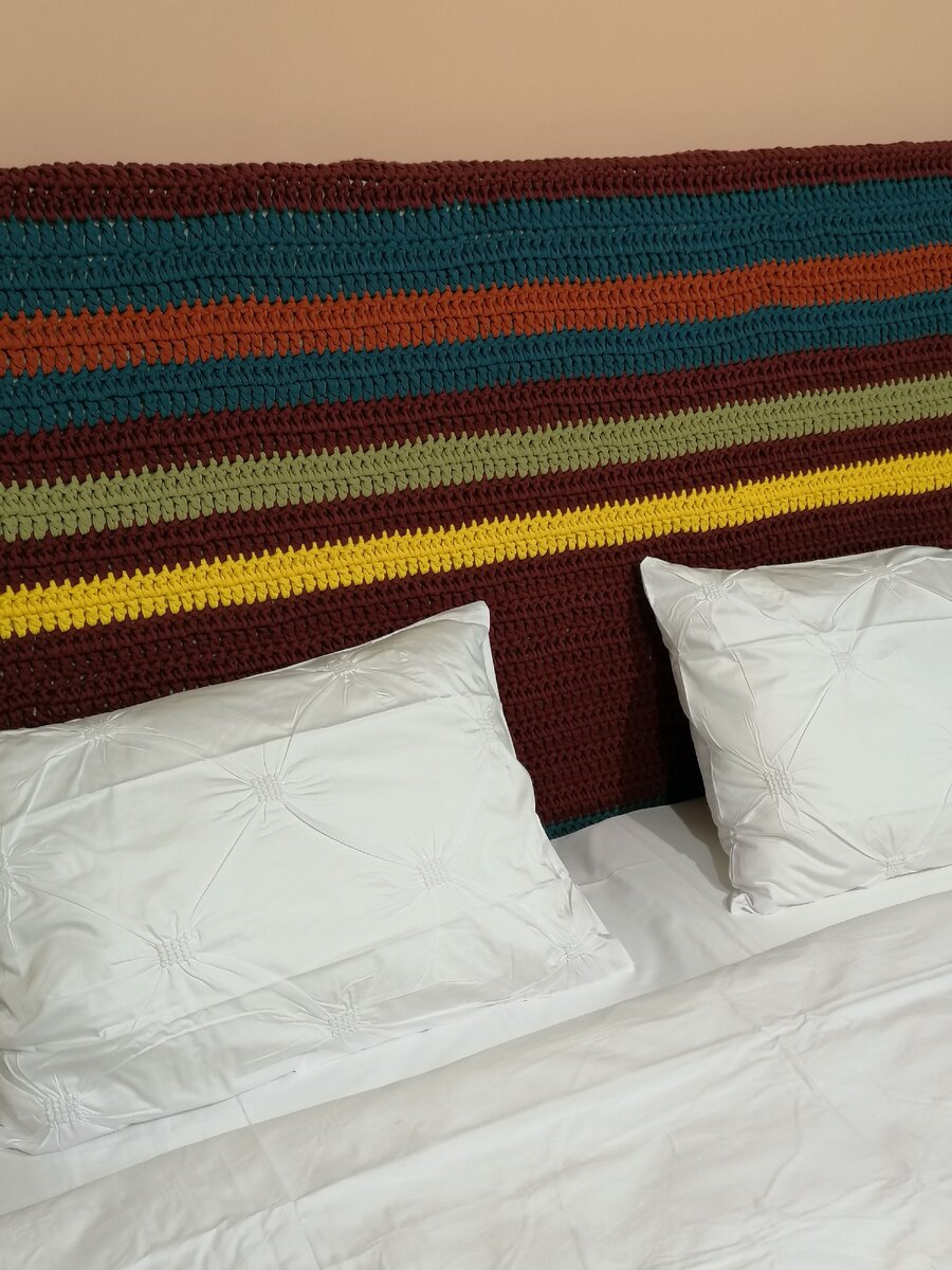 Вязаное изголовье для кровати