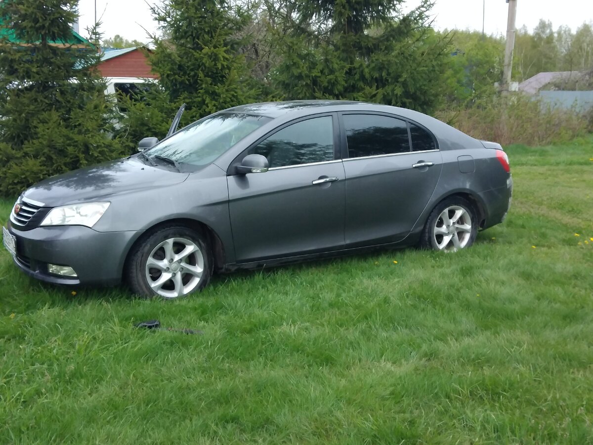 Джили эмгранд ес7. 