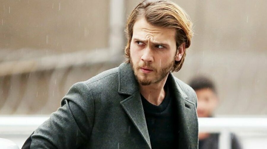 Арас Булут Ийнемли в роли Мерта, сериал "Внутри". Яндекс.Картинки