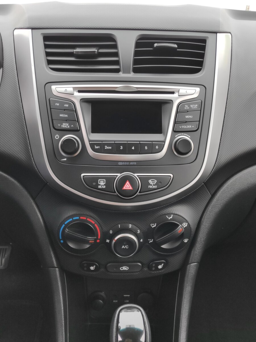 Салон и панель управления