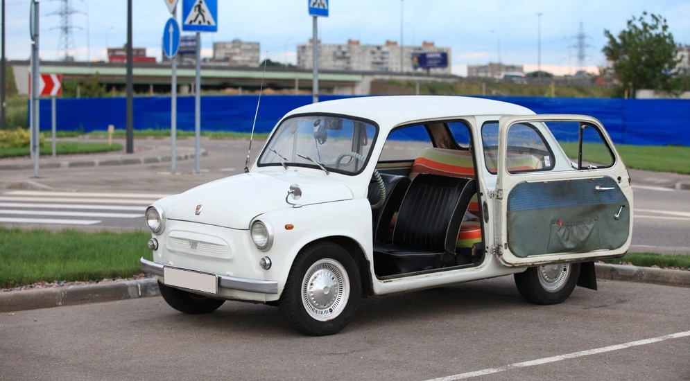 Чуть-чуть истории
Прототипом первого Запорожца был Fiat 600, но ЗАЗ-965 немного крупнее.-2