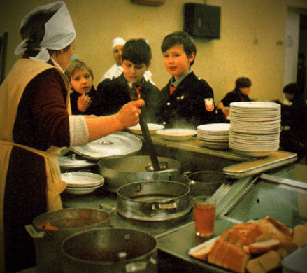 О такой столовой, нам оставалось только мечтать :)