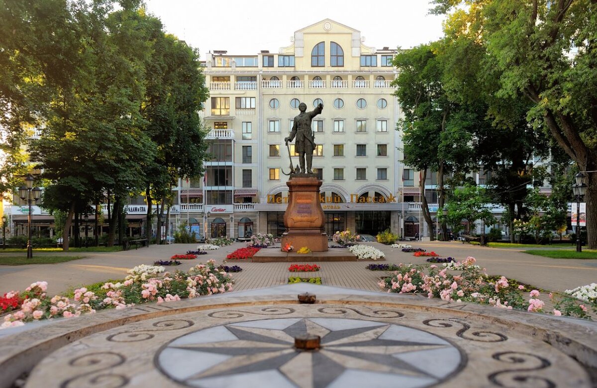 Фото памятник петру 1 в воронеже