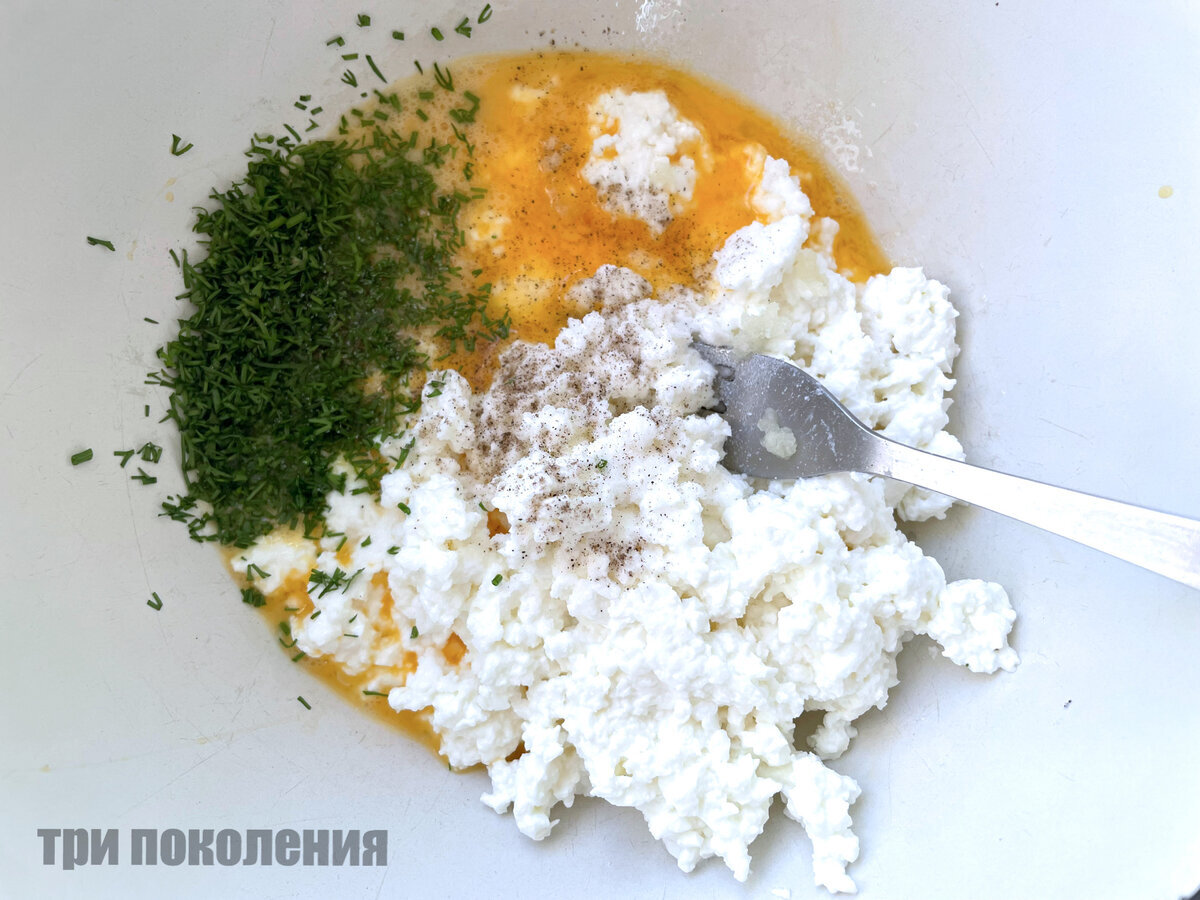 Три простых и полезных перекуса в дорогу на любой вкус. Чипсы из творога,  сырные рулетики и морковные палочки | ТРИ ПОКОЛЕНИЯ | Дзен