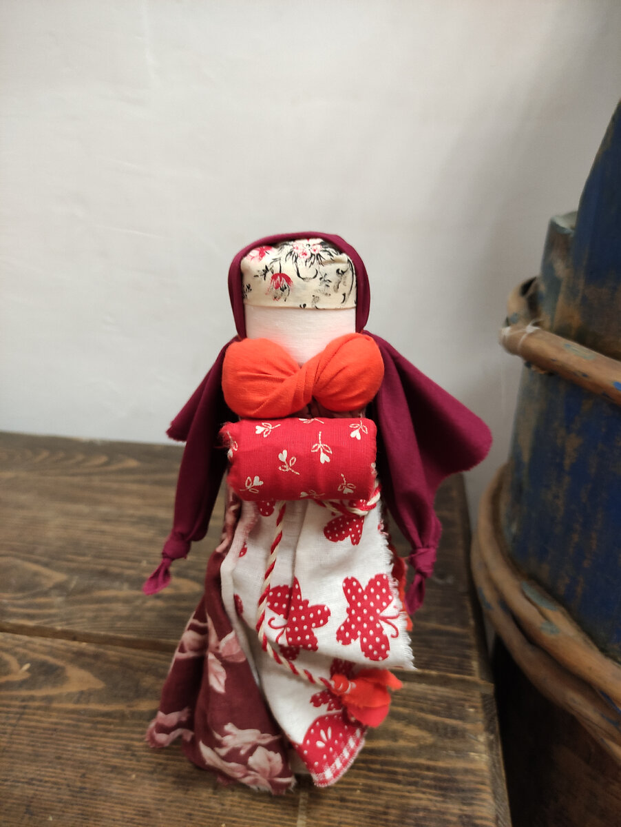 Здесь уже только мужчина и женщина. И эта кукла помогала обзавестись ребёнком.