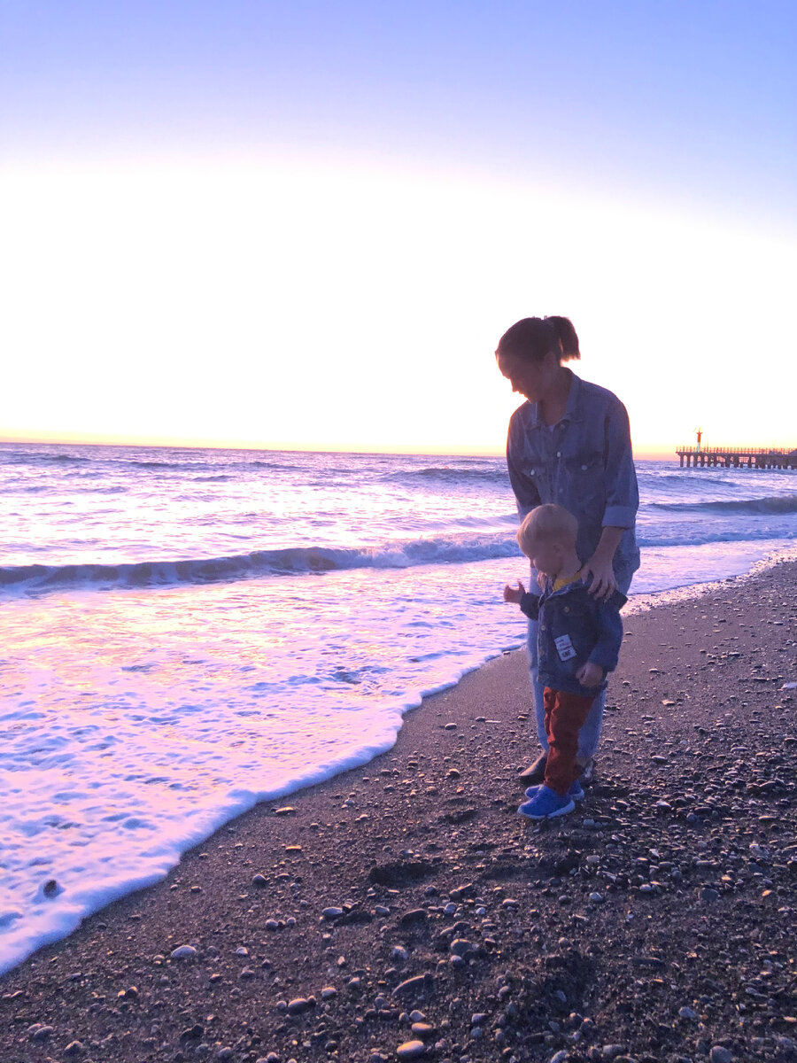 На берегу сейчас холодно. Почти зима