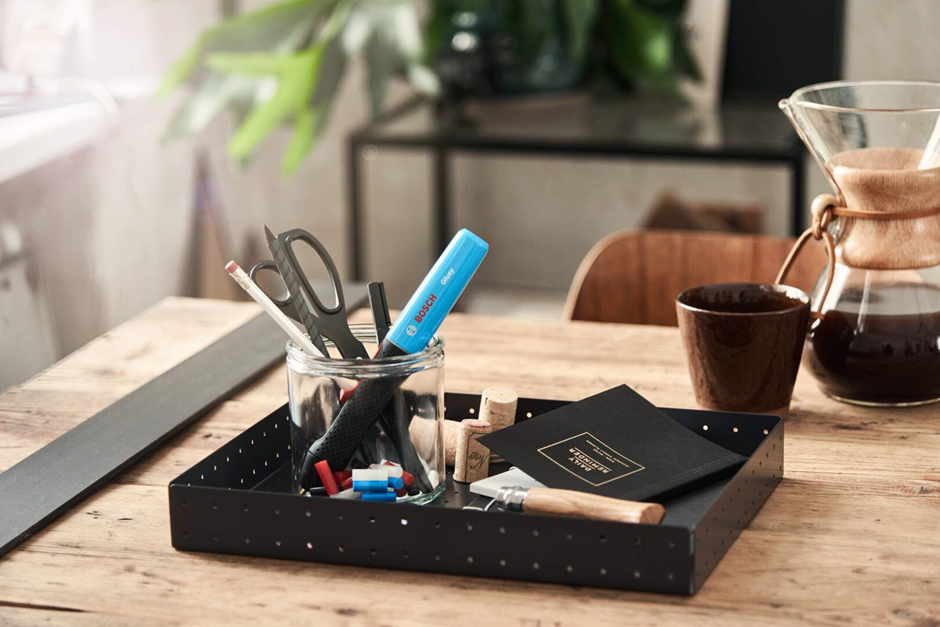 У терморучки BOSCH Gluey стильный дизайн, поэтому она будет классно смотреться на рабочем столе