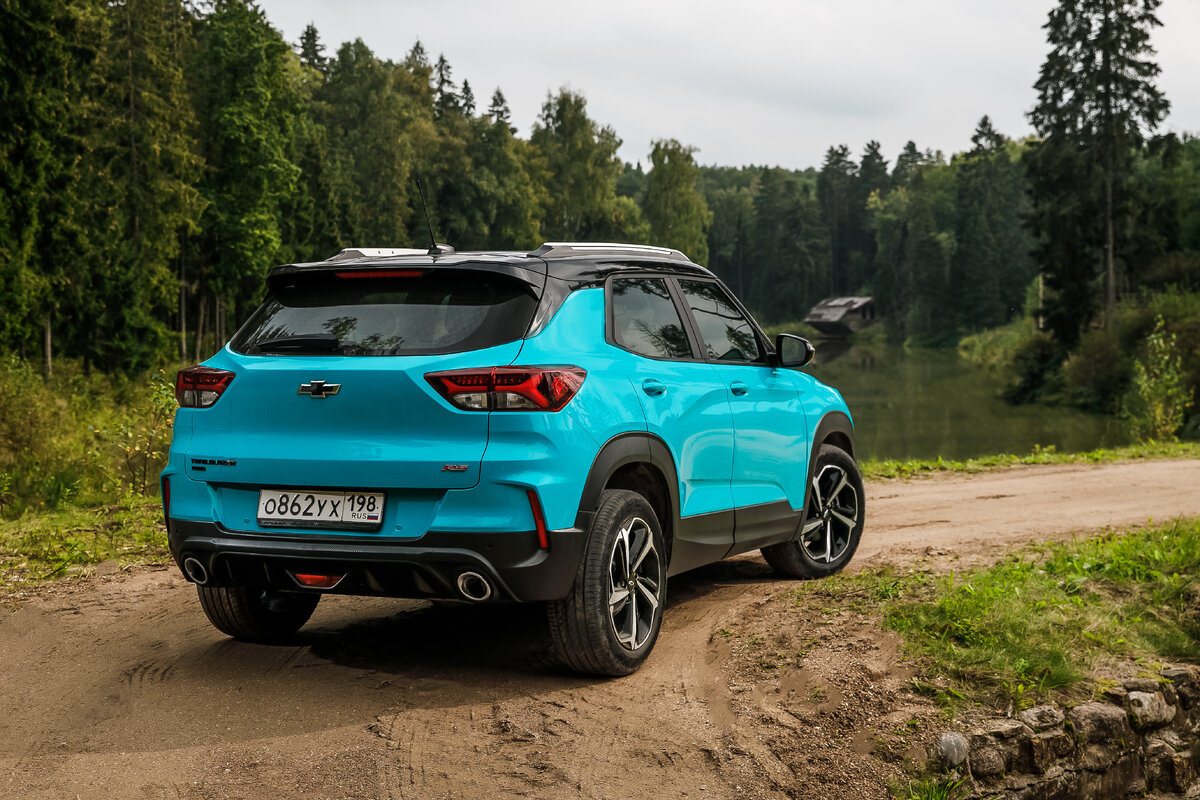 В Chevrolet Trailblazer яркий дизайн дополнен практичной функциональностью ― для открытия двери багажного отделения достаточно нажать кнопку и электропривод откроет доступ в багажник
