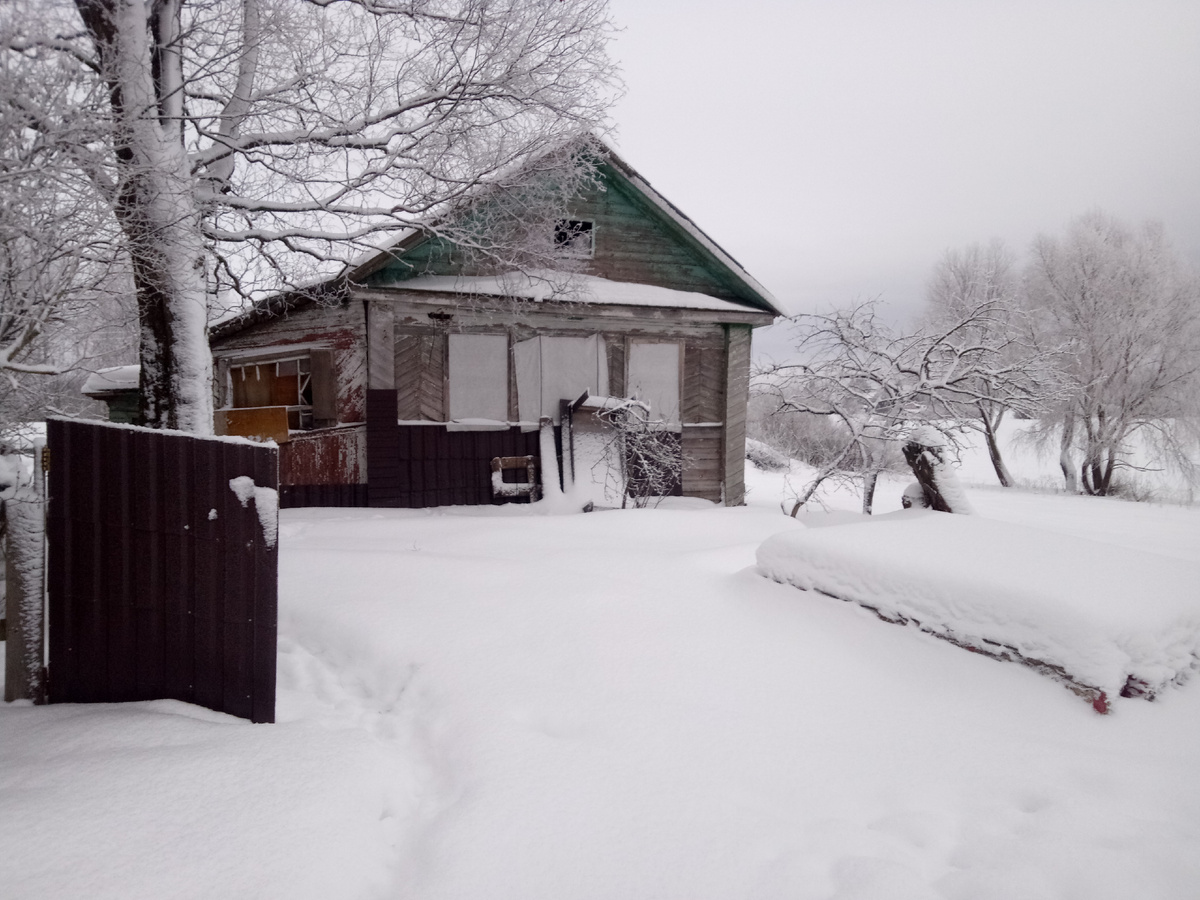 Авторское фото /домик у реки/