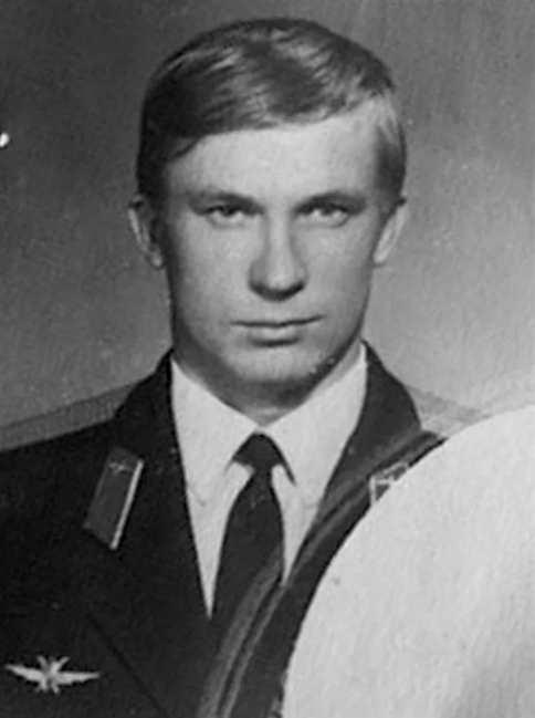 СССР когда-то был мощной империей с огромным потенциалом и идеями, рассчитанными на создание условий достойной жизни каждого члена общества.-4