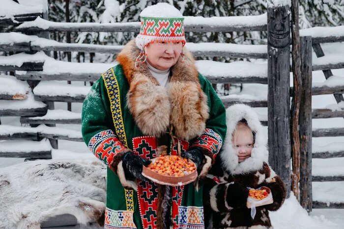 Видели когда-нибудь пальмы в Сибири? Нет-нет я не «укушался» в праздники. И предлагаю вам увидеть все своими глазами на стойбище Лук-Яун. Олени и медвежья голова тоже там...