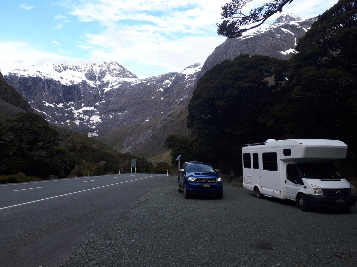 Еще не темно, а механик уже приехал