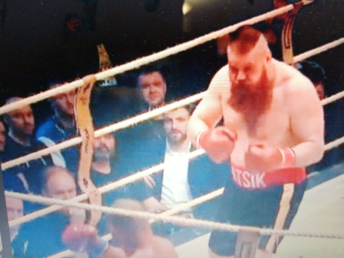 Дацик пошел вперёд  красиво  -  "бульдозером." 