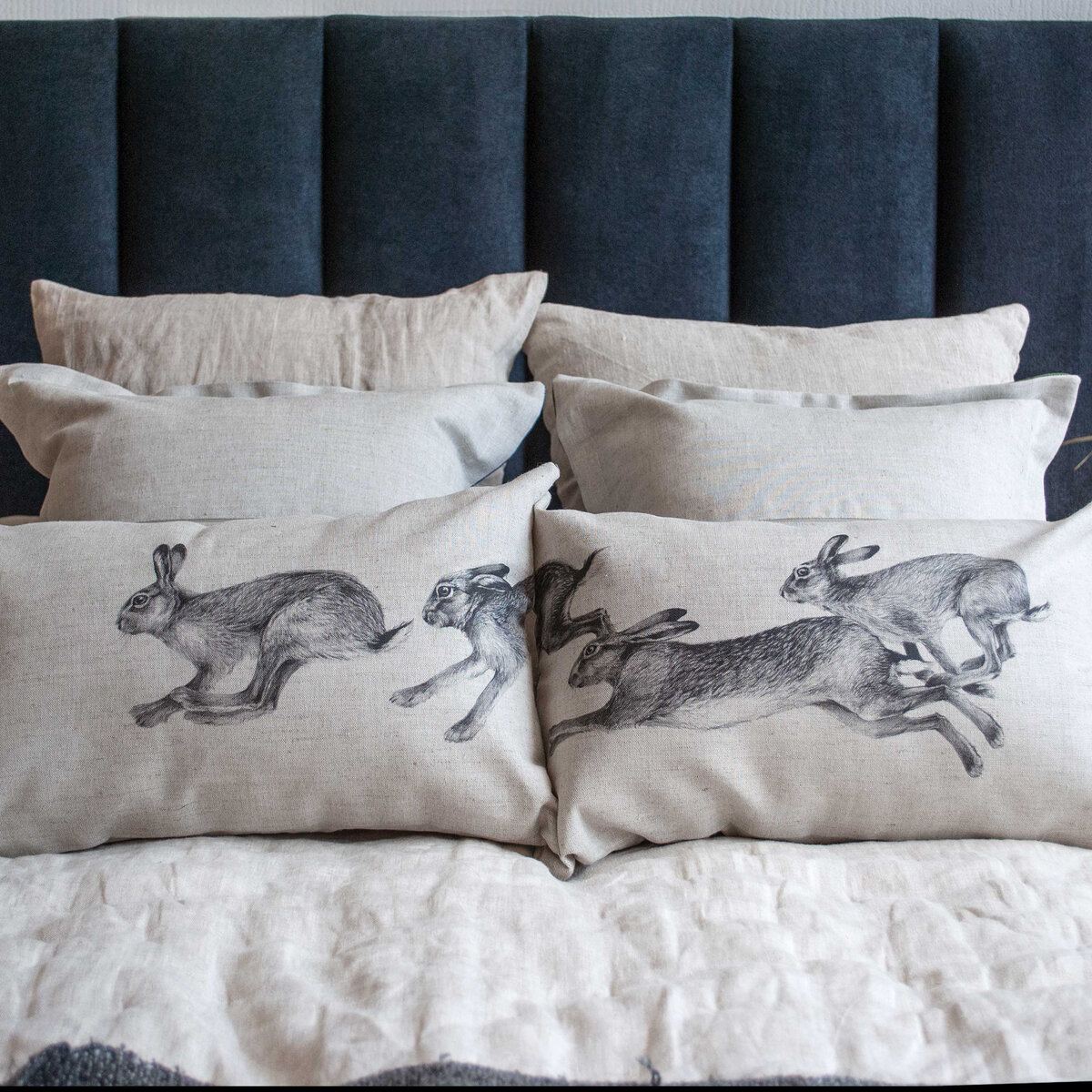 Наволочки декоративные "Зайцы. Бесконечность", 2 шт. 30х45 см. Лён + хлопок.