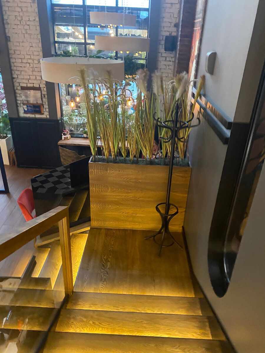 спуск со второго этажа на первый