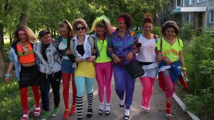 Лосины должны были быть обязательно яркими. /Фото: i.mycdn.me