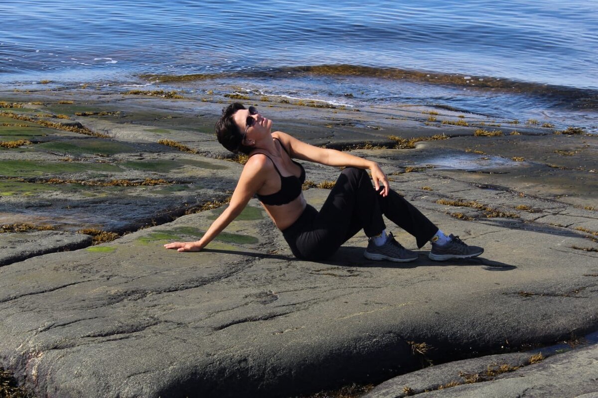 Камни рядом с ведьминым колодцем в настоящее время утратили своё  сакральное и магическое значение и служат просто местом отдыха и загорания отдыхающих. Но так было не всегда 