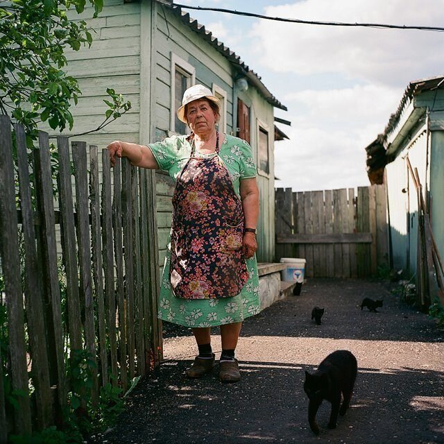 Жизнь сельской женщины. Деревенские люди. Сельские женщины. Деревенские женщины. Деревенская бабушка.