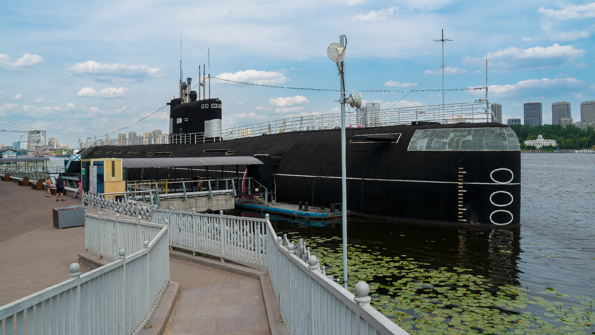  Подлодка «Новосибирский Комсомолец» — это подводная лодка проекта Б-396. Спроектирована она была в Центральном конструкторском бюро морской техники «Рубин» в Ленинграде в конце 60-х начале 70-х годов.