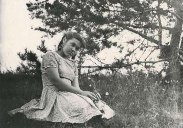 1963. На фото моя мама. Кадр сделал мой отец, когда ухаживал за мамой. 