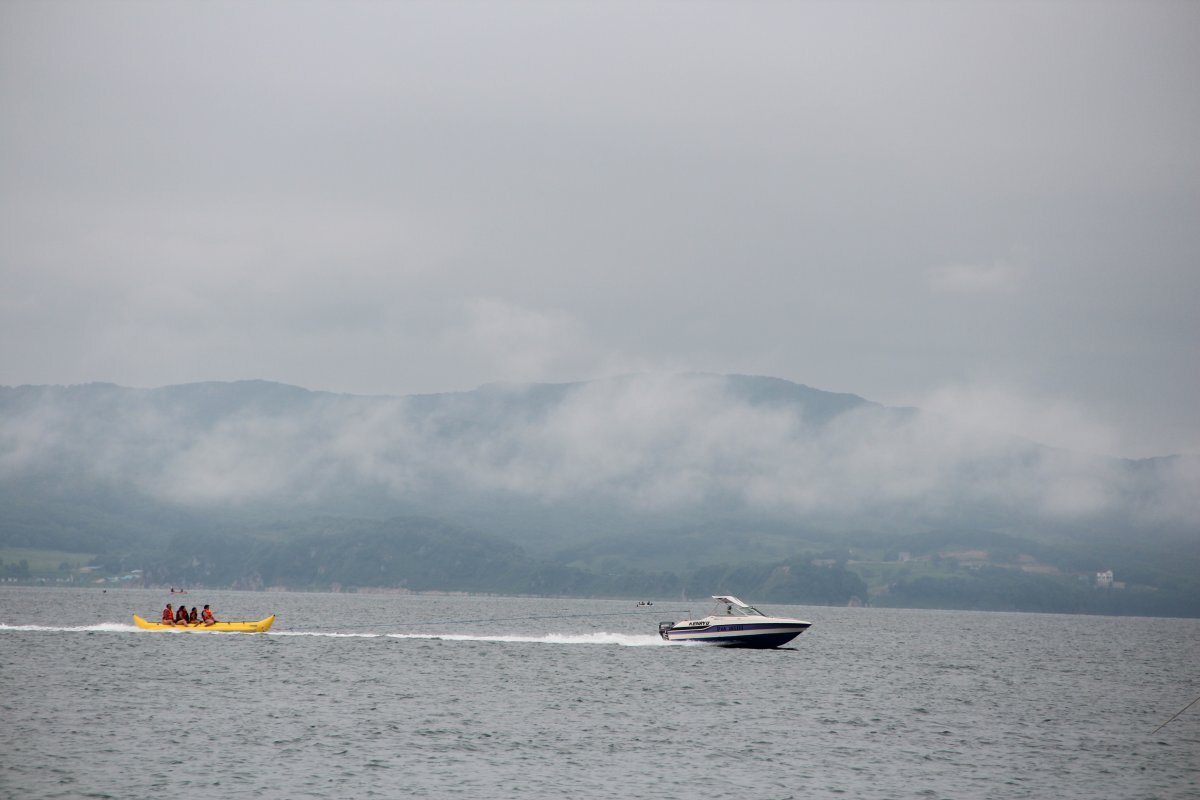    Под Новосибирском двое детей чуть не утонули во время катания на банане