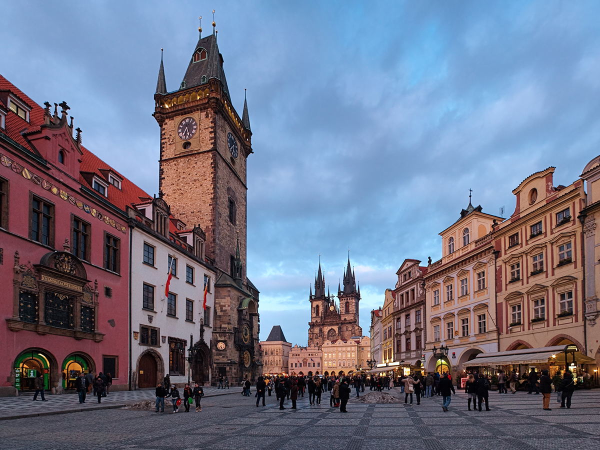 Источник: https://euromapa.net/wp-content/uploads/2017/06/Old-Town-City-Hall-on-the-Old-Town-Square.jpg