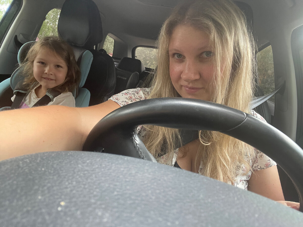 А это вчера - я САМА ездила на дачу с дочкой! Восторг! 