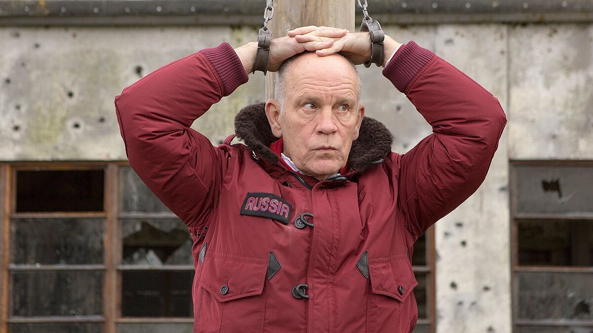 Кадр из фильма РЭД 2. Джон Малкович (Марвин Боггс).