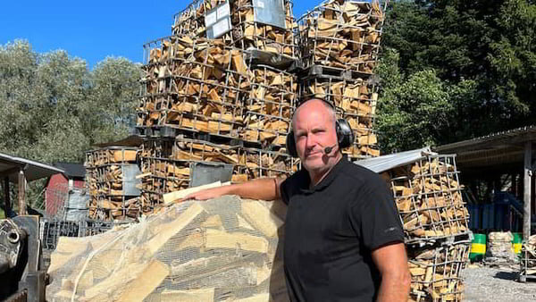    В ожидании зимы шведы начали запасаться дровами