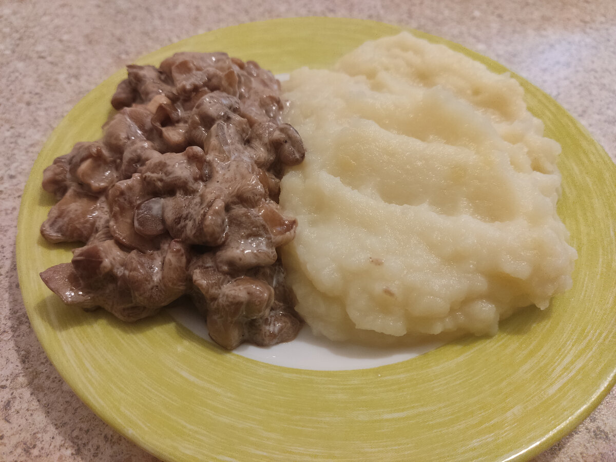 Для приготовления пюре купили молоко. Больше трат на продукты за день не было. 