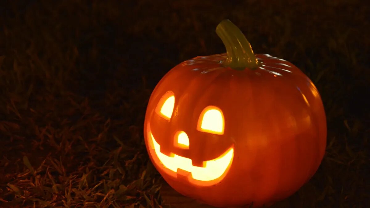 Ночь с 31 октября на 1 ноября является рубежом между добрым и злым отрезками года, на нее и приходится Хэллоуин. Фото: pxhere.com