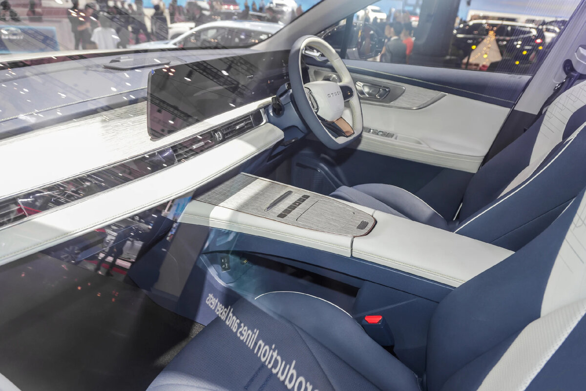 На фото: Салон электрического кроссовера Chery Omoda 5 EV для рынка Индонезии