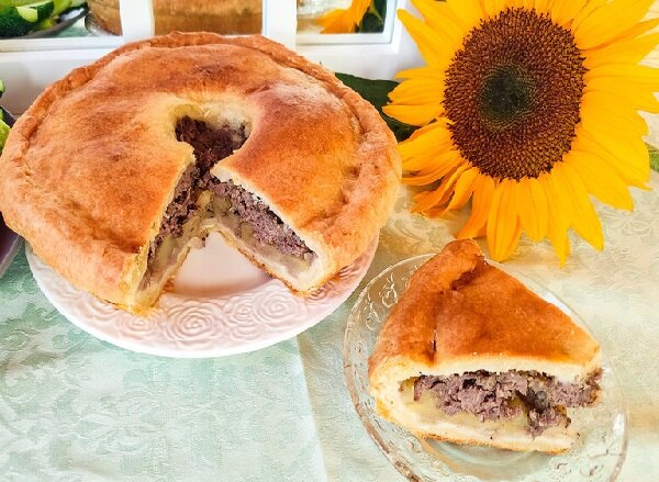 Пирог с мясом — рецепт особый в татарской кухне.