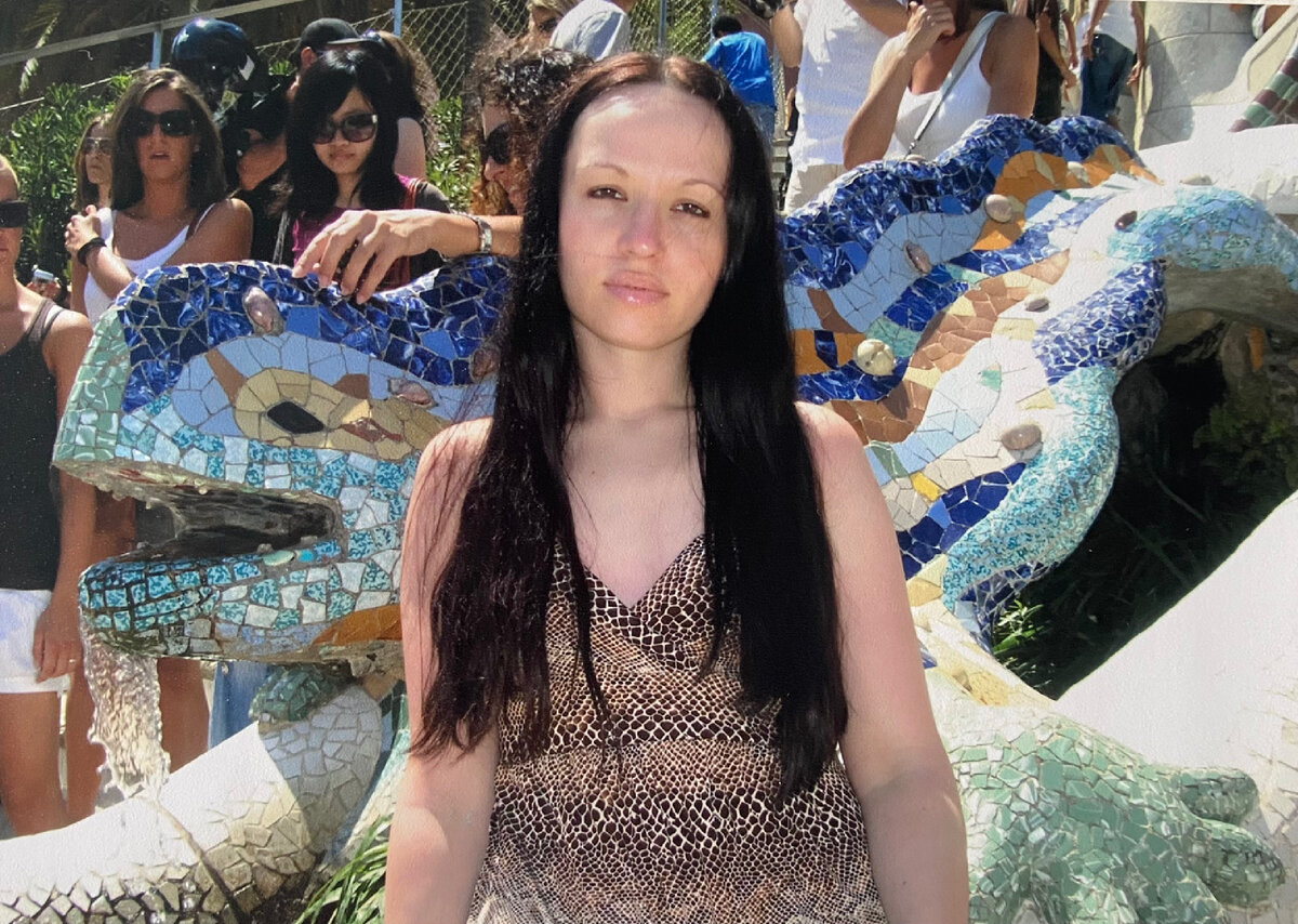 Фотография из личного архива. Ящерица, за фото с которой пришлось «побороться», желающих было не мало. Парк Гуэль. Работа Антонио Гауди.