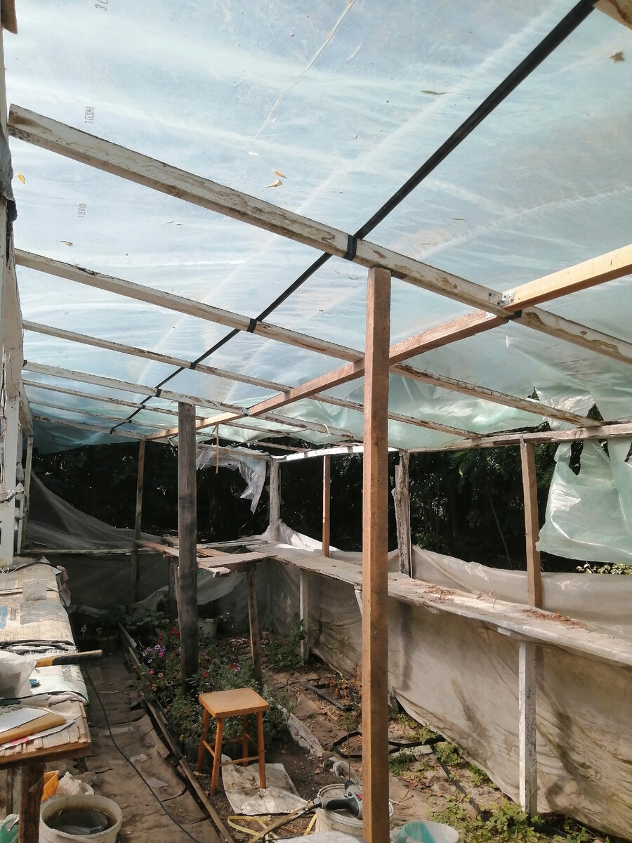 Эта часть теплицы уже в процессе (рабочем)