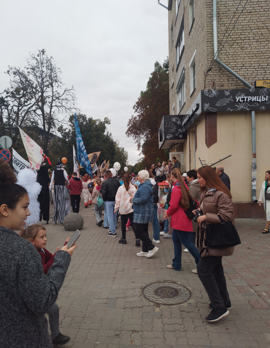 Нашему городу -877, но он  как всегда молод, красив, хорош собой, да ещё в в полном расцвете сил, радует своих жителей и гостей, историческими  памятниками, итересными музеями, замечательными...-51