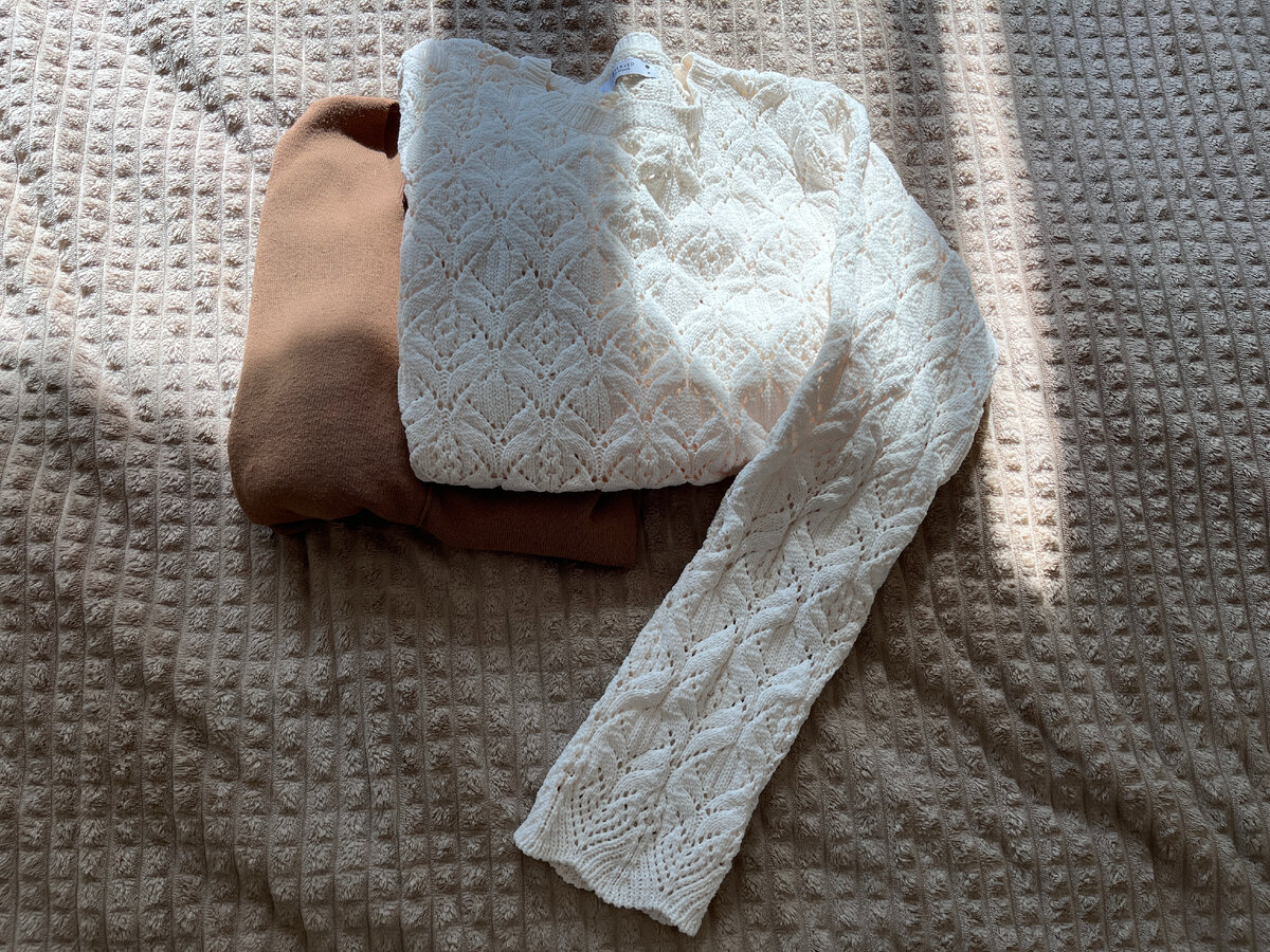 Белый приобрела в прошлом сезоне. Коричневый со мной уже сезона 3