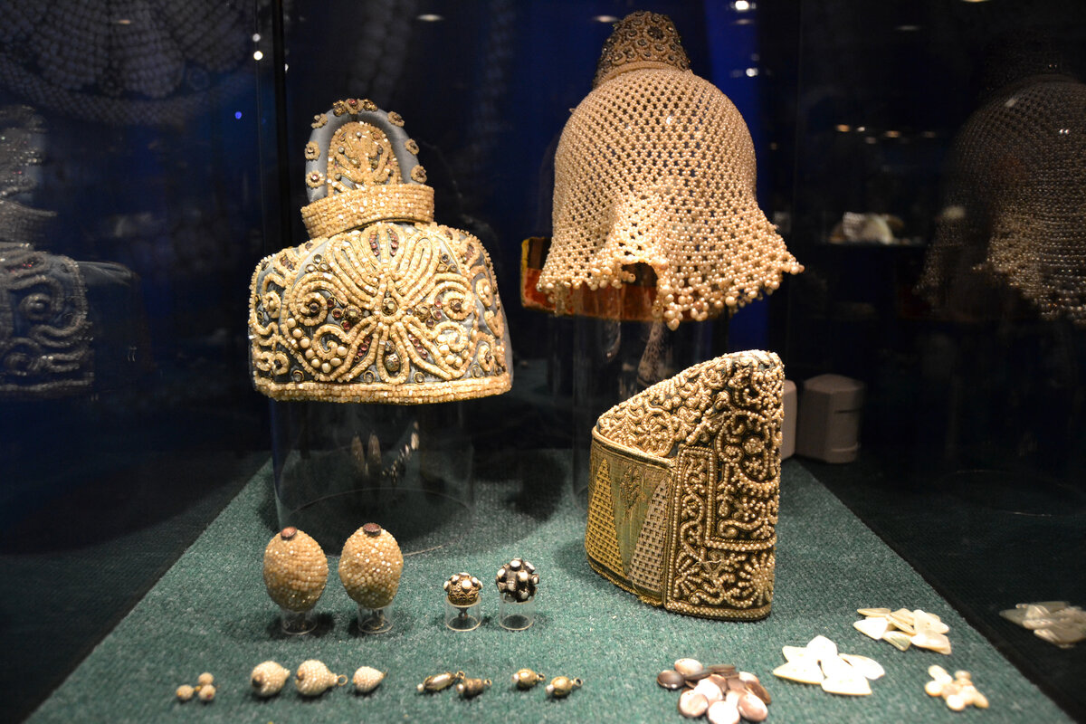 Праздничные головные уборы замужних женщин, Тверская губ., XIX век