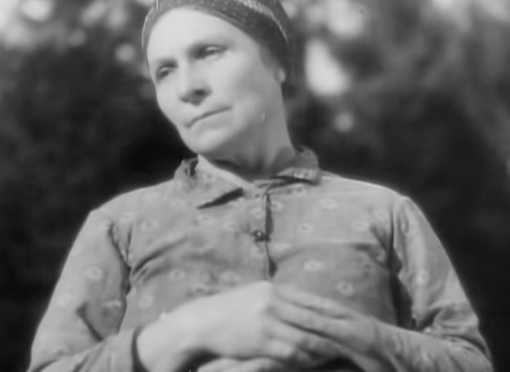 Кадр из "Земли"