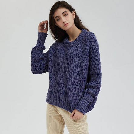 Модные свитеры дешевле 1500 рублей: стильная подборка