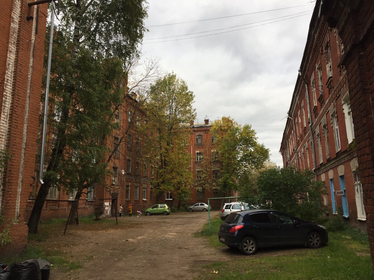 С виду Тихий и спокойный двор