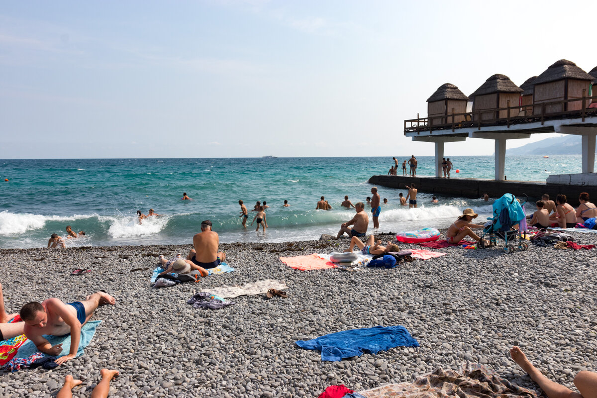Массандровский пляж в Ялте (Крым). Минусы и плюсы