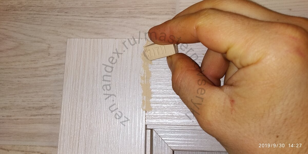 Закрашиваем щель.