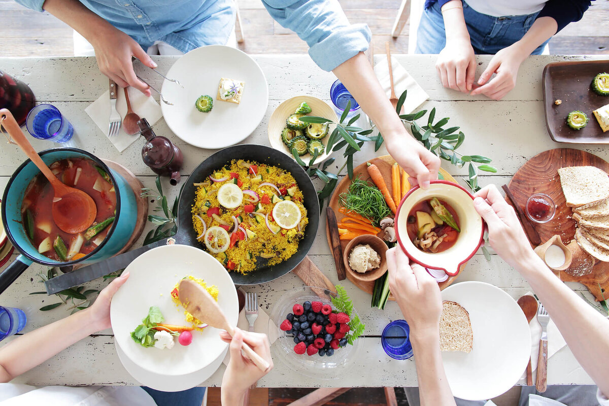 Заменить обед. День обеда над кухонной раковиной!. Home lunch. Lunch Party картинка. Как делают органическую еду.