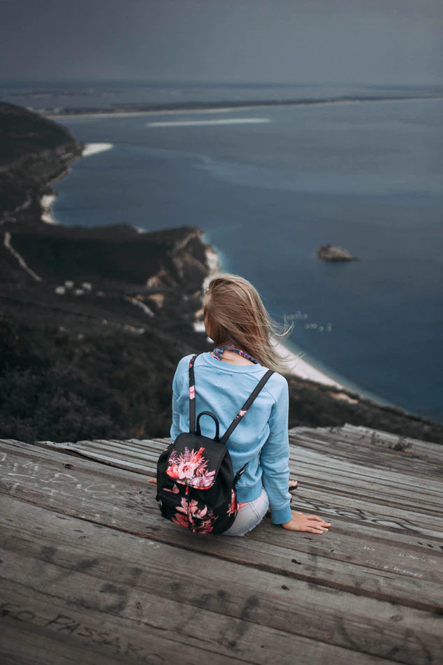 https://unsplash.com/photos/N3moZ3Gn-gI