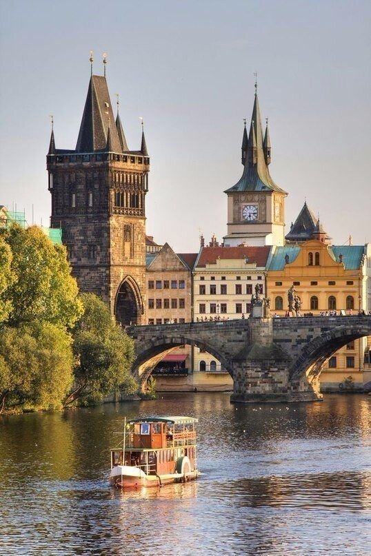 http://www.kudatotam.ru/pages/4930-karlov-most--praga--chehiya-.html