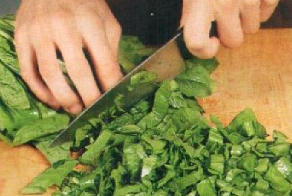Нарезка листьев шпината